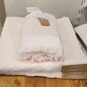 Cupcakes & Cashmere Pink Bath Towel Set